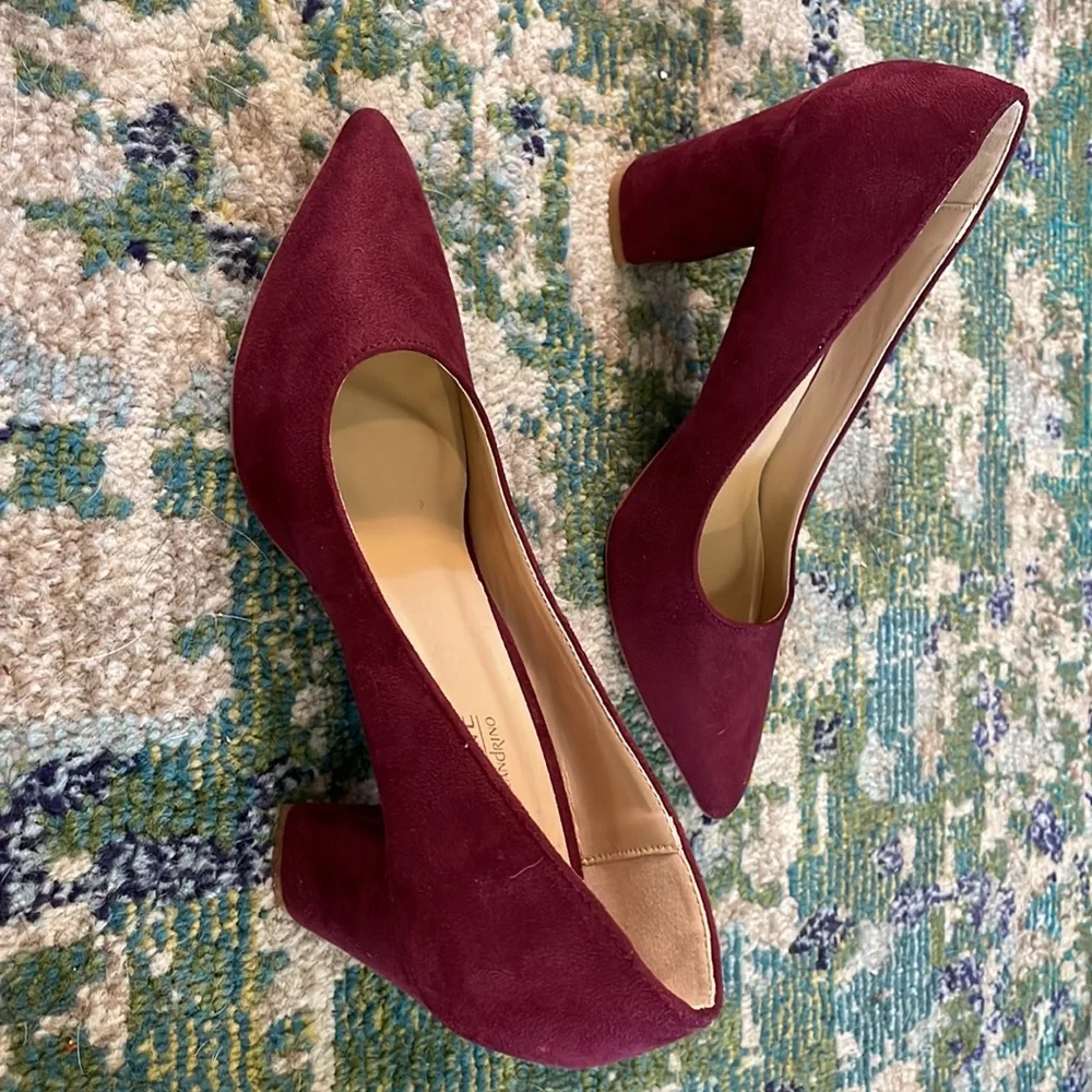 Catherine Malandrino Suede Pumps - Picture 3 of 6